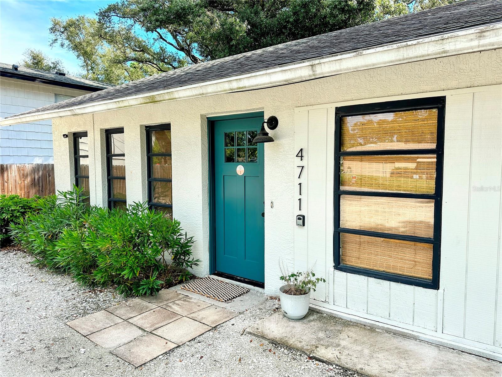 4711 HOLLINGSWORTH AVE - Photo 1