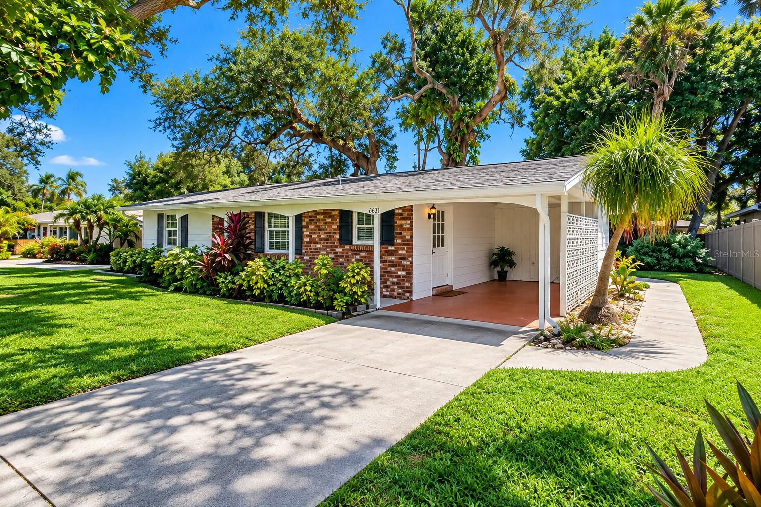 6631 GLADES WAY - Photo 1