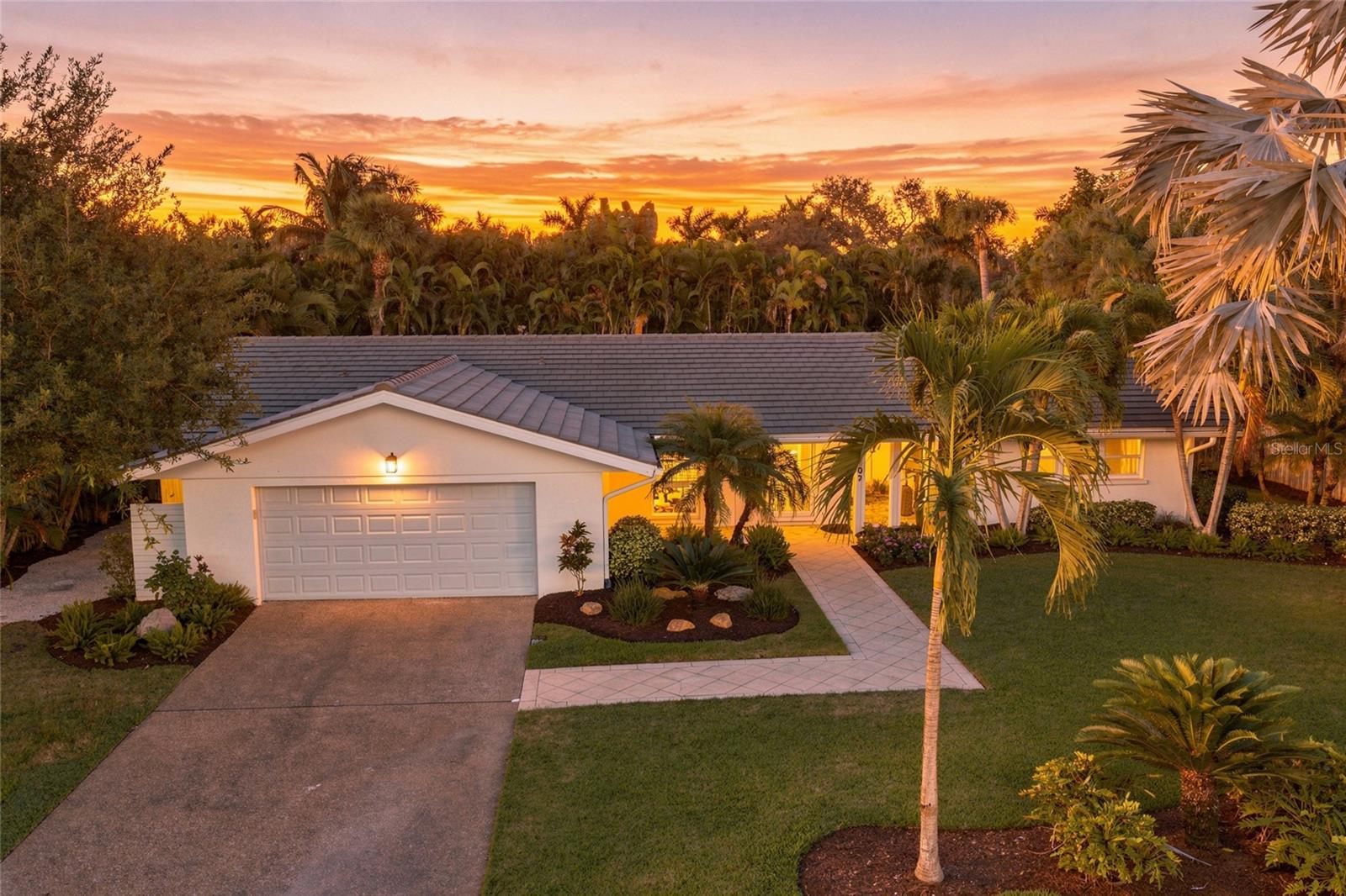 607 OWL WAY - Photo 1