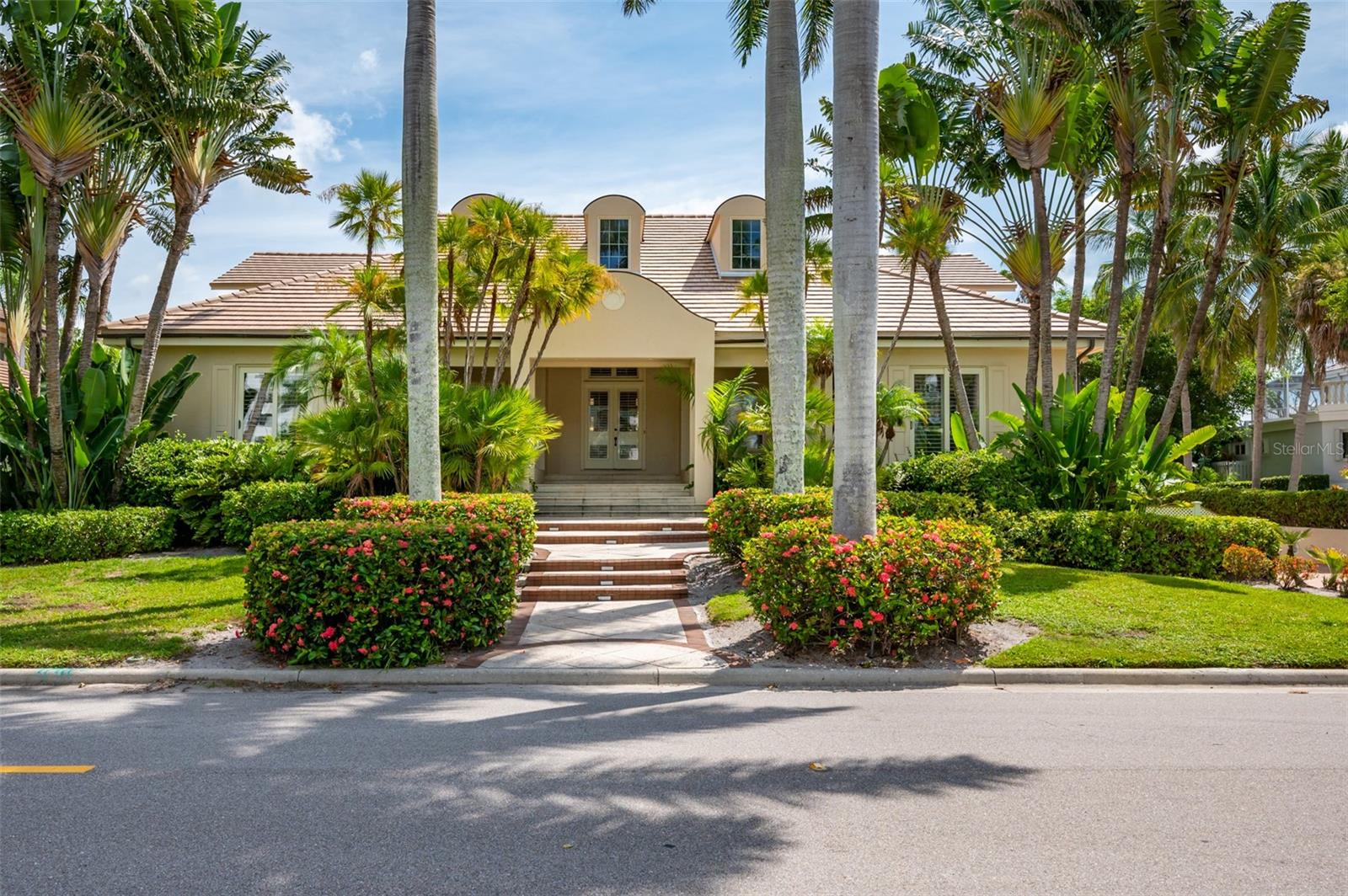 981 LONGBOAT CLUB RD - Photo 1