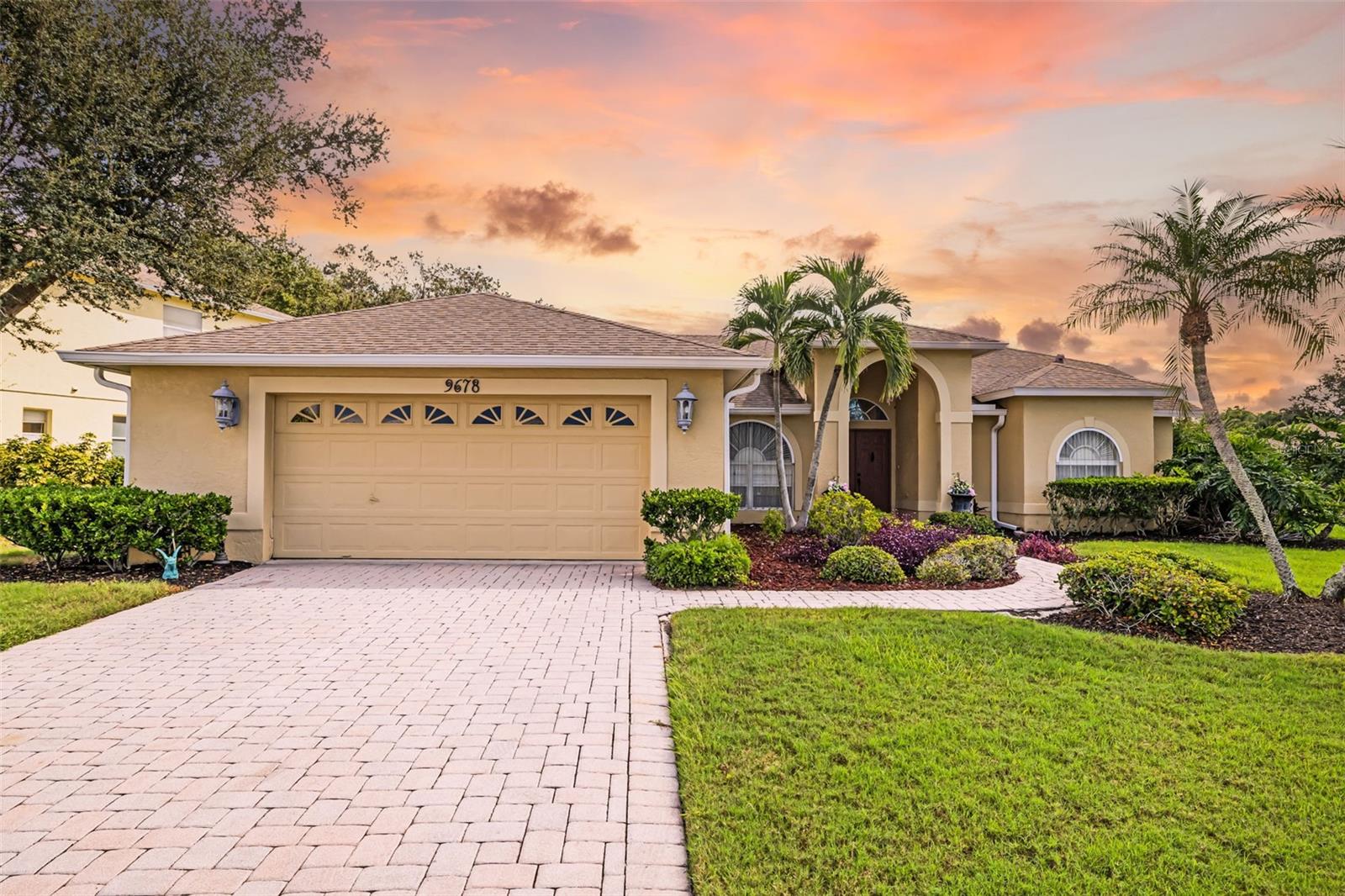 9678 KNIGHTSBRIDGE CIR - Photo 1