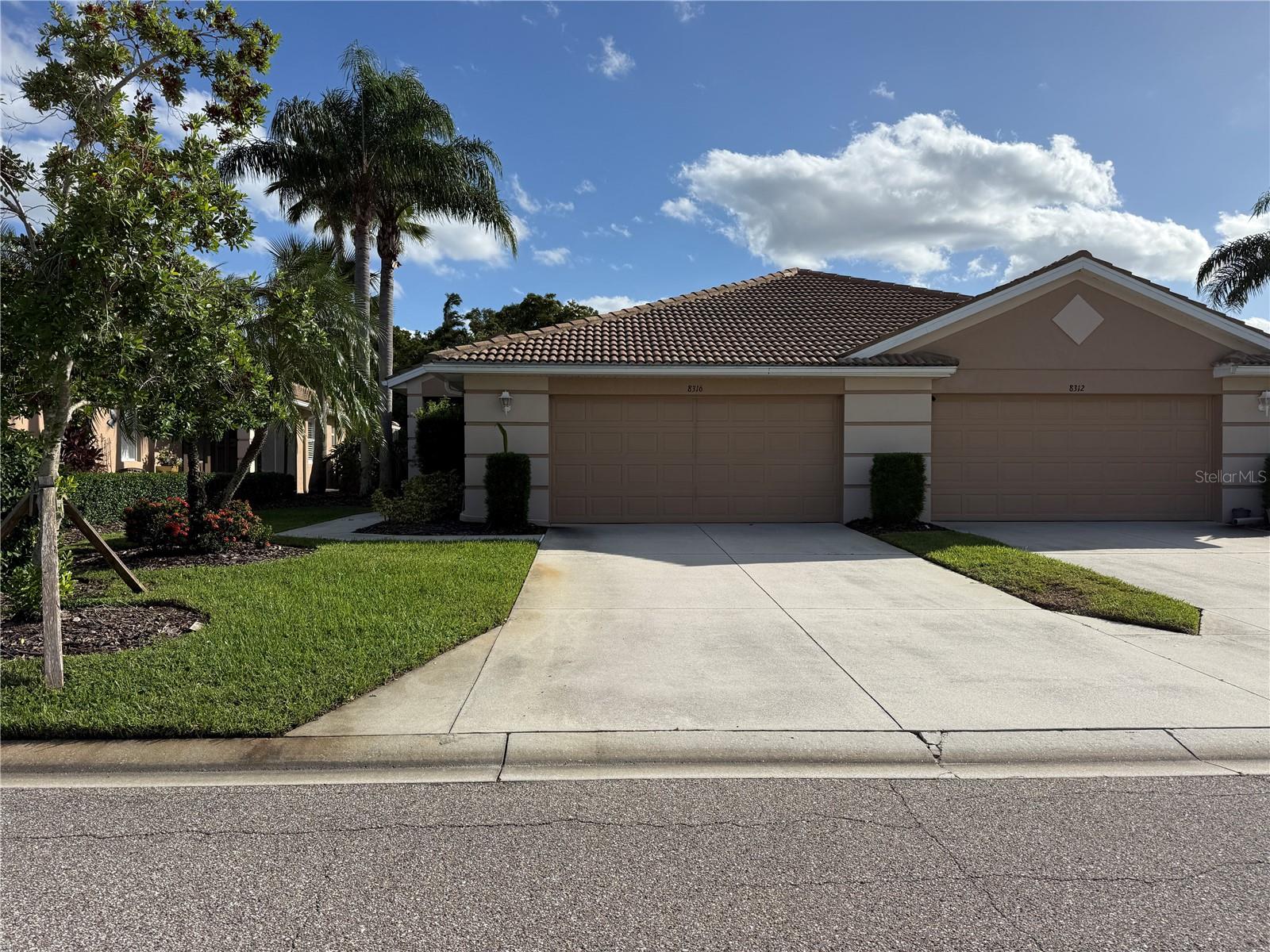 8316 EAGLE ISLES PL - Photo 1