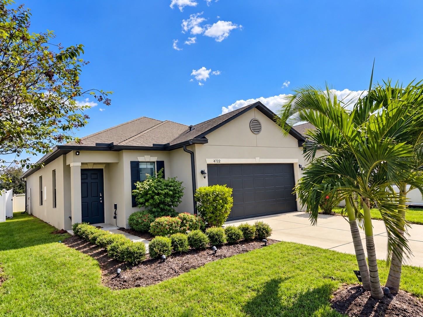 4722 LINDEVER LN - Photo 1