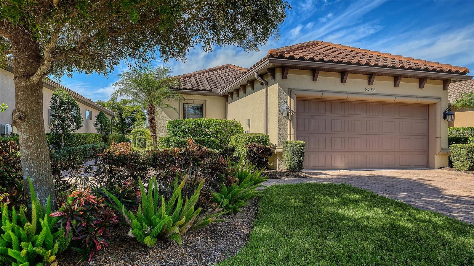 5572 SENTIERO DR - Photo 1