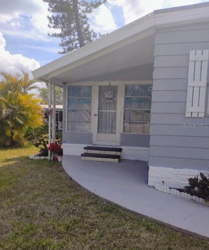 471 HILLCREST LN - Photo 1