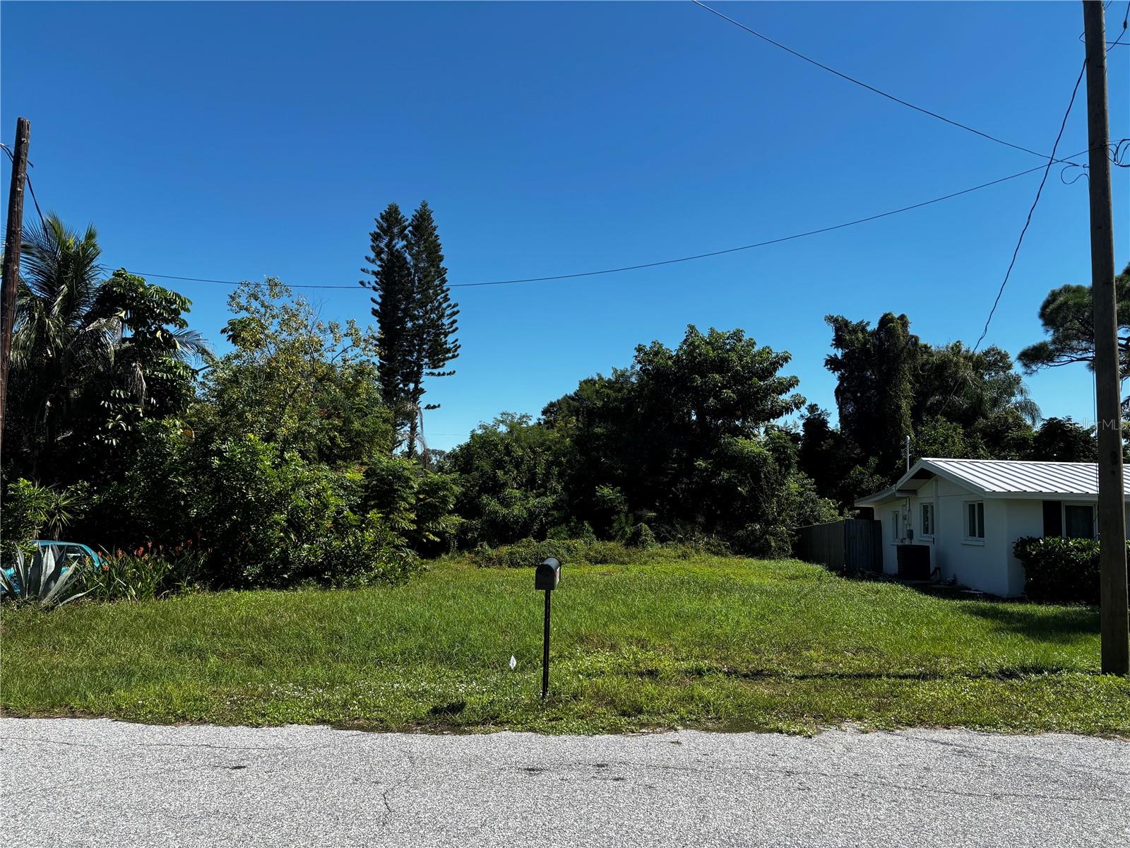 114 RAVENNA ST N - Photo 1