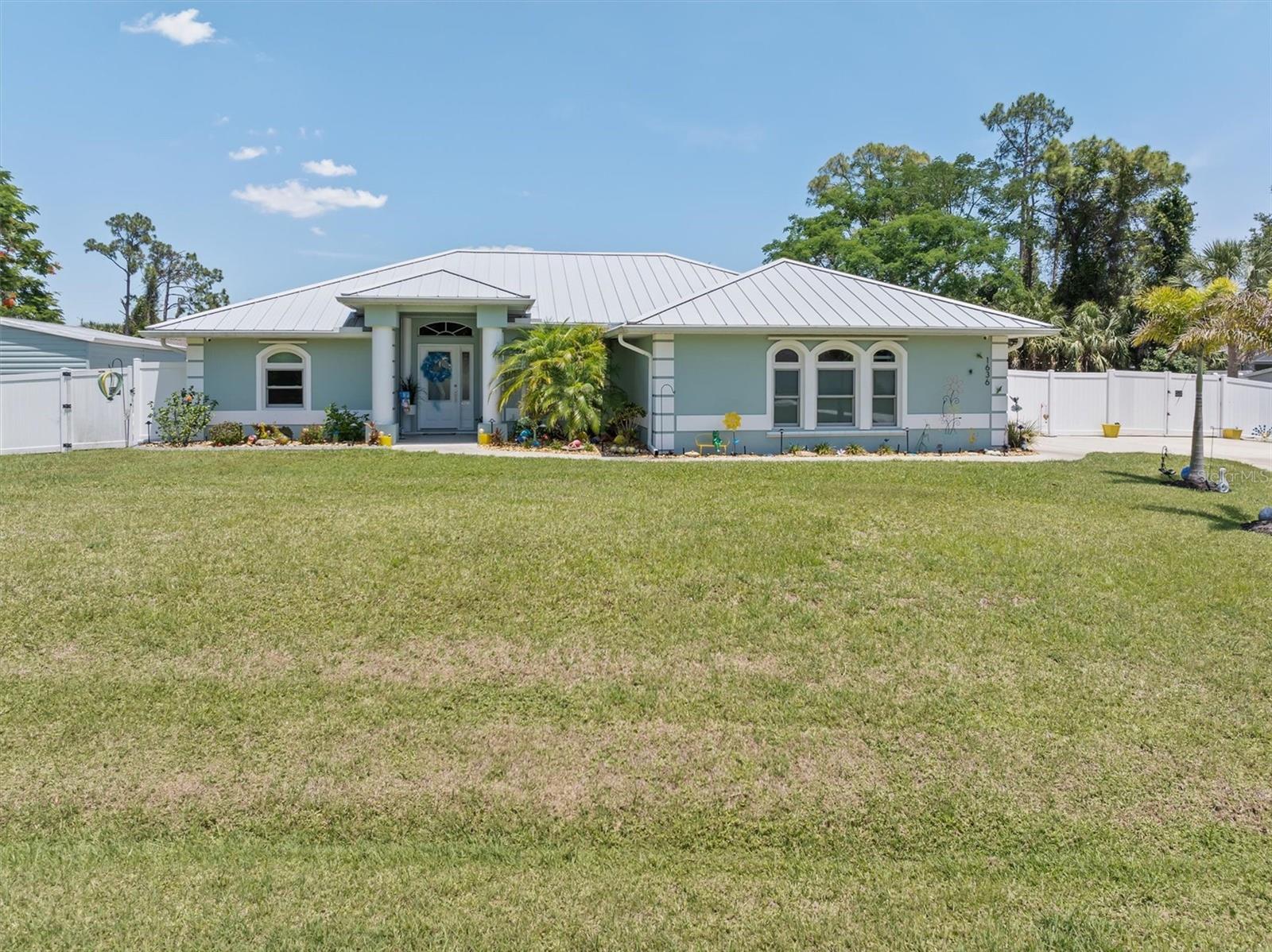 1636 GLENAN RD - Photo 1