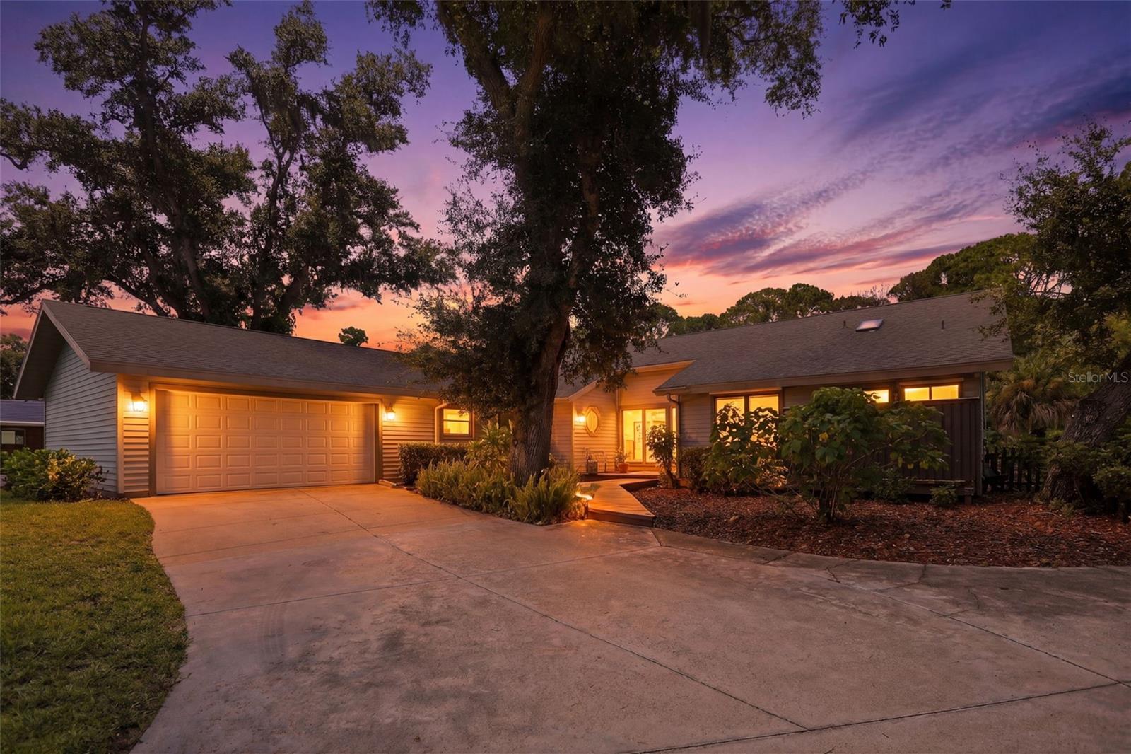 881 PINTO CIR - Photo 1
