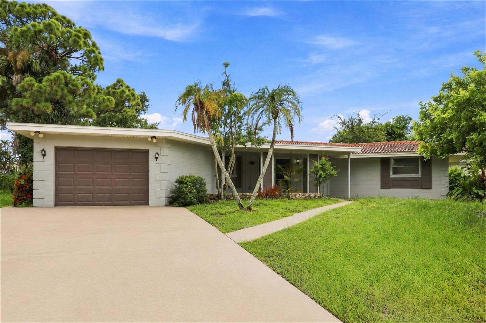 131 DEGAS DR - Photo 1