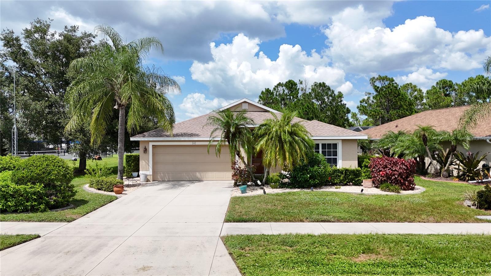 1520 SCARLETT AVE - Photo 1