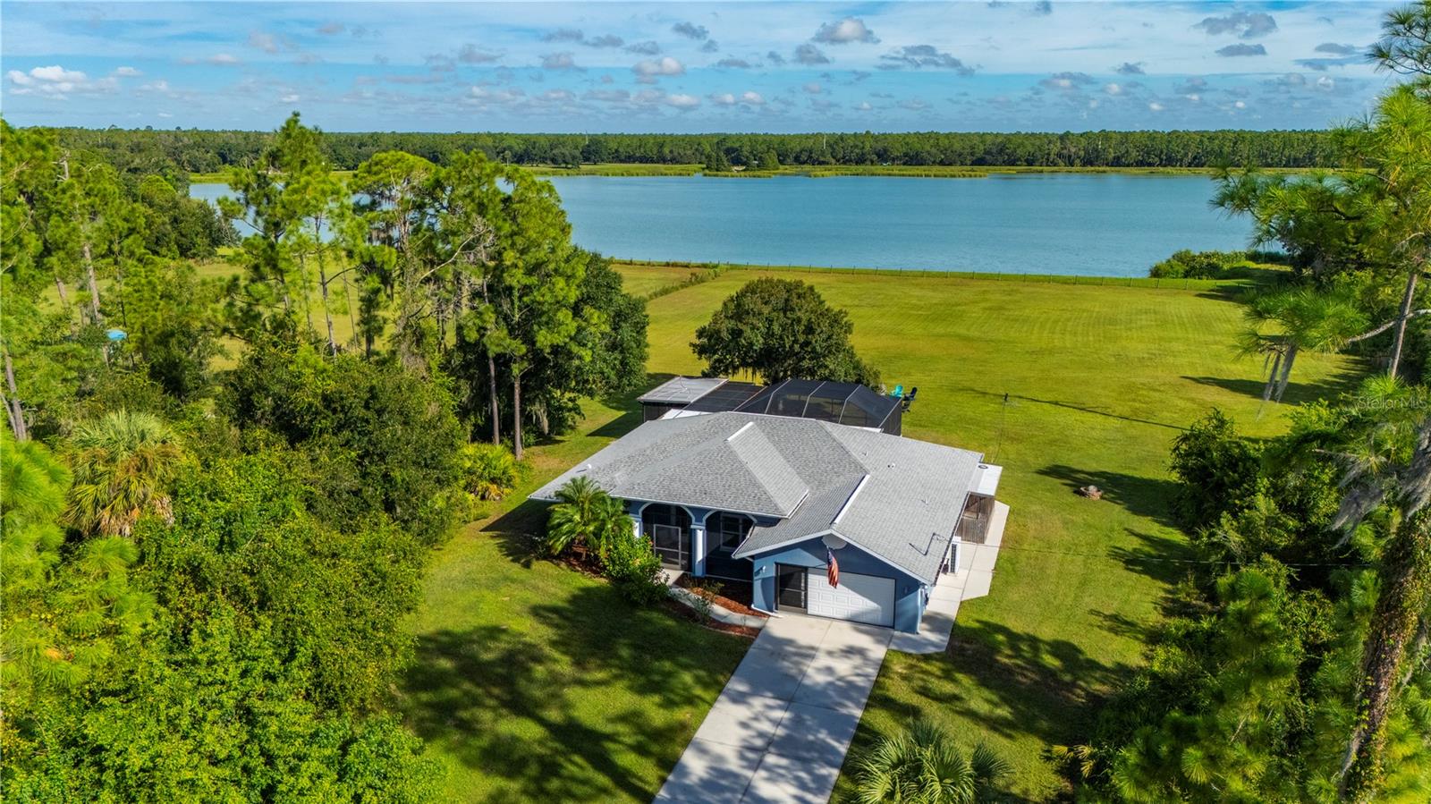 2508 TROPICAIRE BLVD - Photo 1