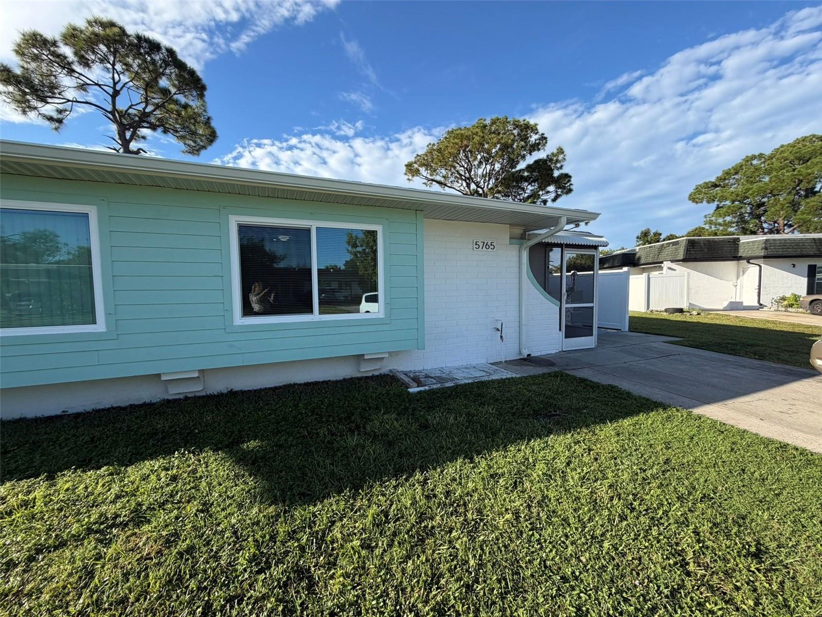 5765 GALLATIN LN - Photo 1