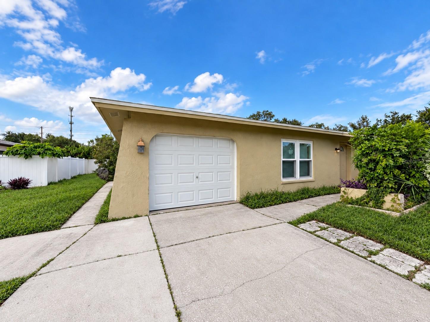 902 W SHANNON CT - Photo 1