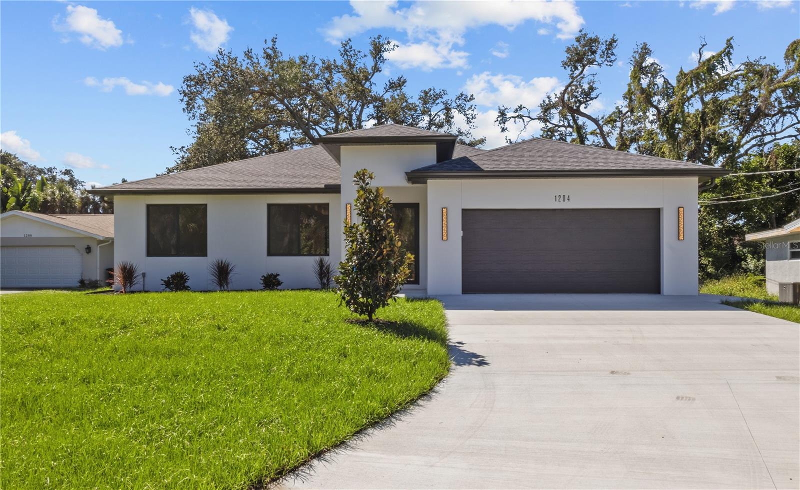 1204 GROVELAND AVE - Photo 1