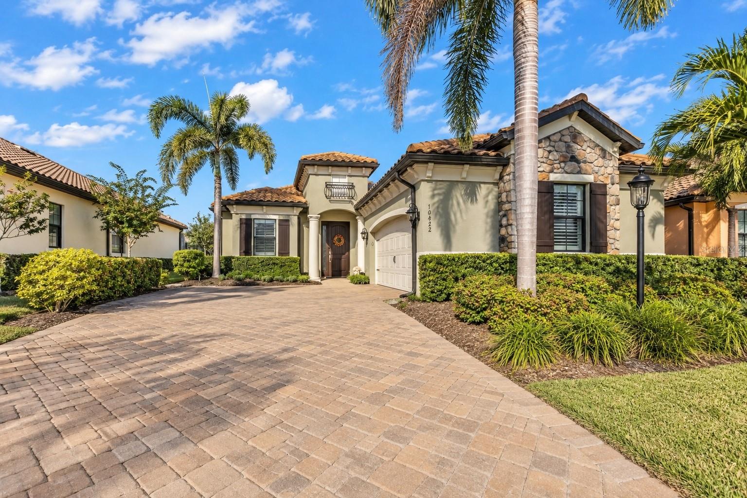 16422 HILLSIDE CIR - Photo 1