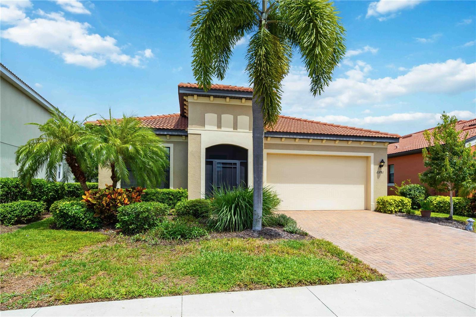 23781 WAVERLY CIR - Photo 1