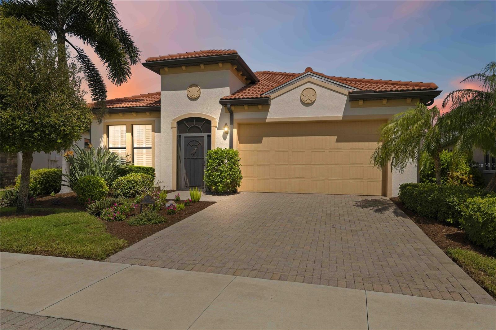 23739 WAVERLY CIR - Photo 1