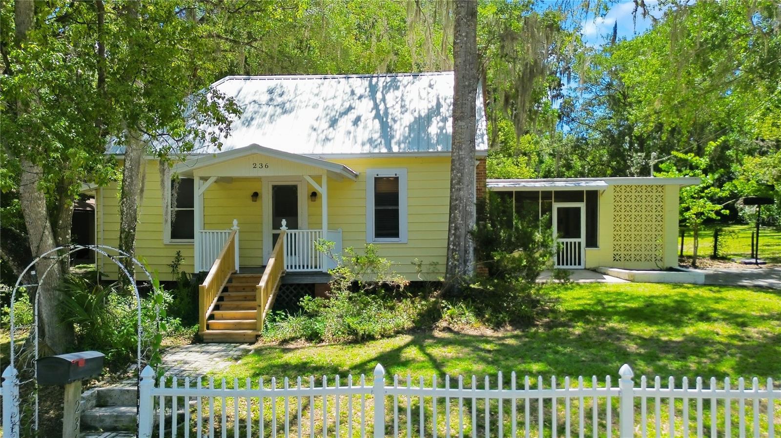 236 PRYOR ST - Photo 1
