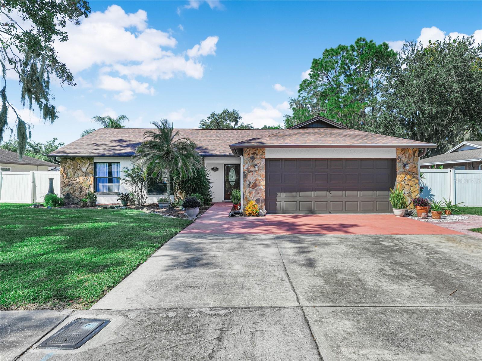 812 SANDALWOOD DR - Photo 1