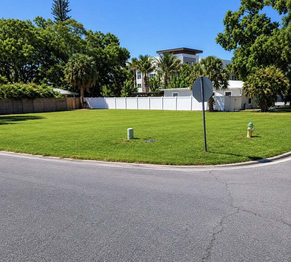 336 S LIME AVE - Photo 1
