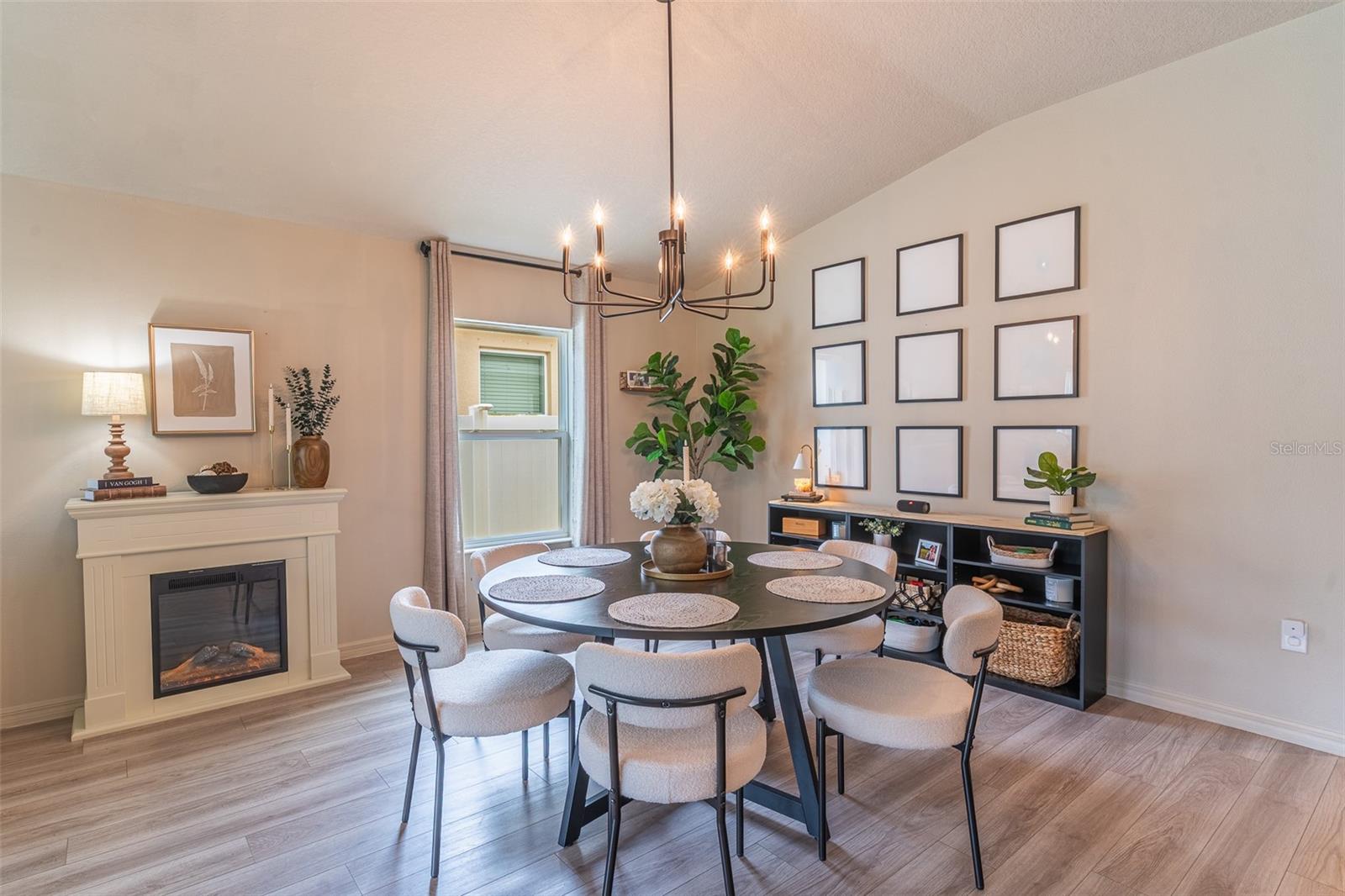 615 VALRI PARK DR - Photo 1