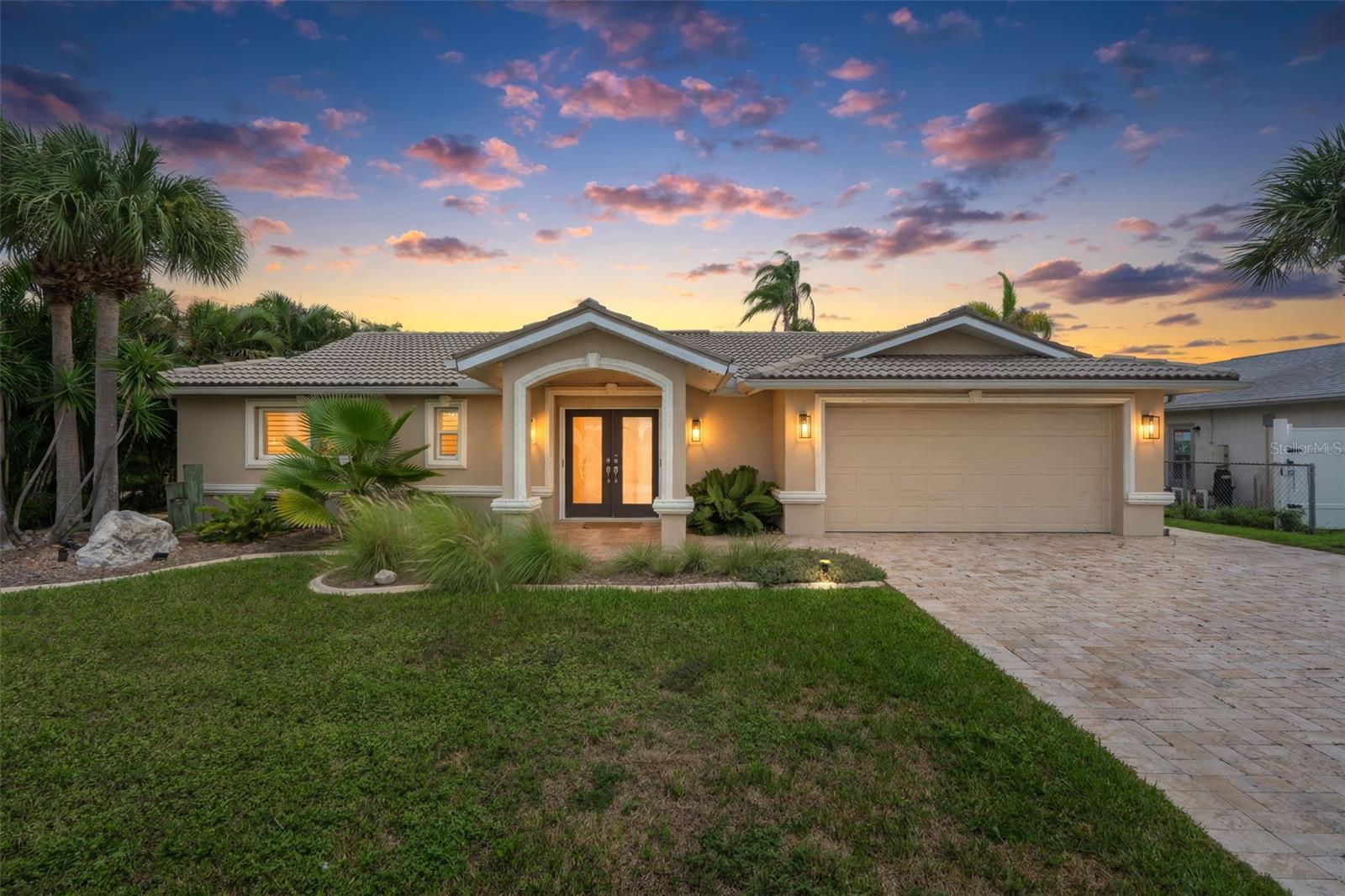 5548 LEEWARD LN - Photo 1