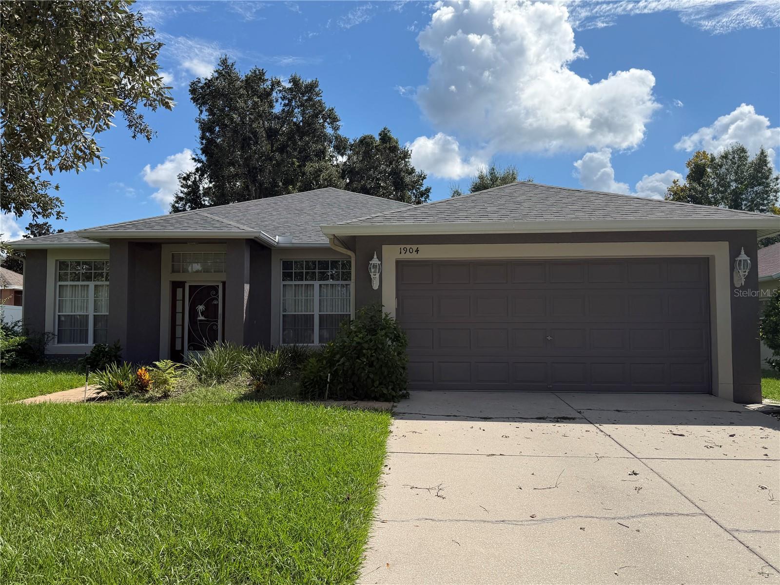 1904 SAMANTHA LN - Photo 1