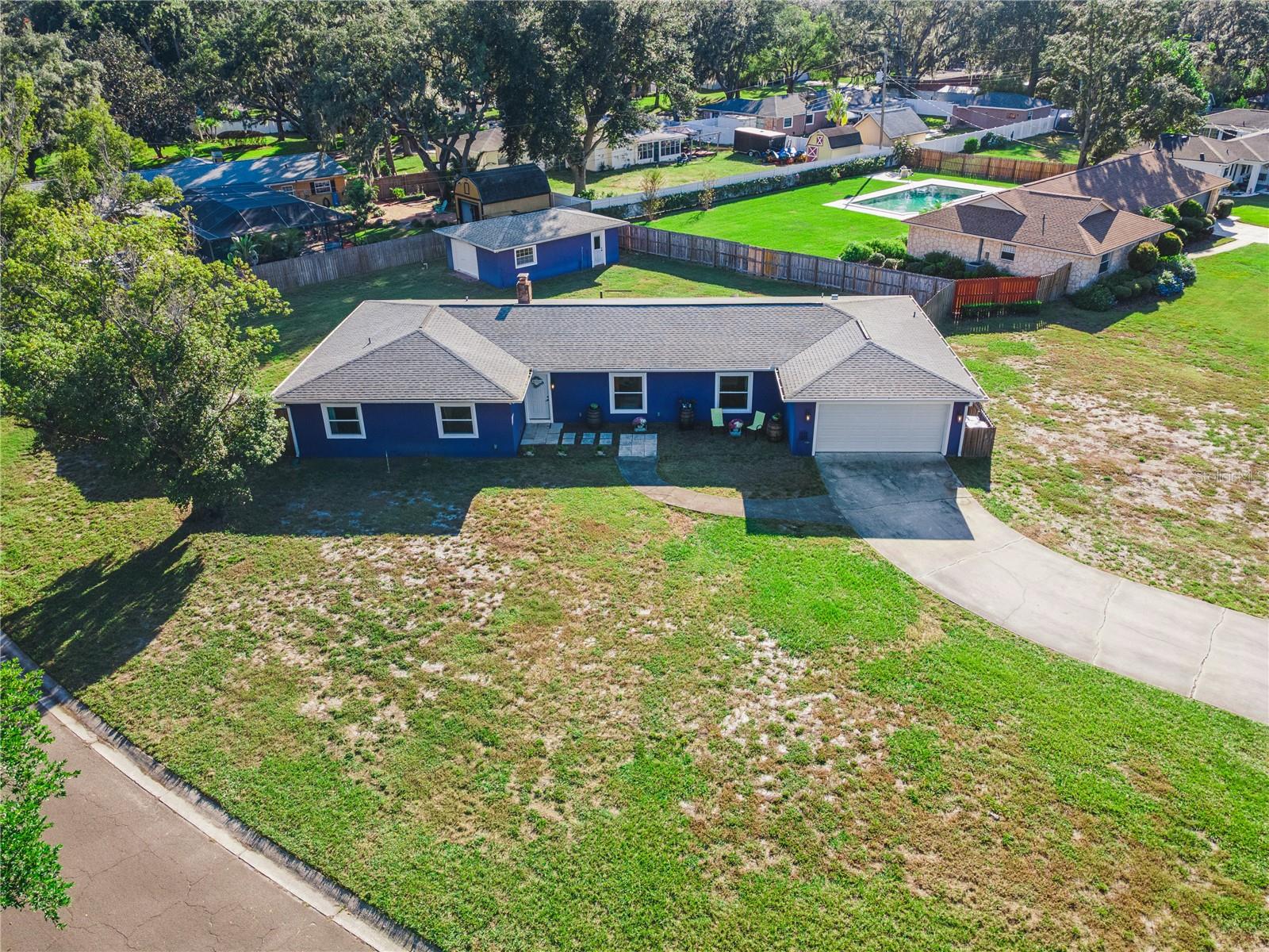 601 GREENBRIAR DR - Photo 1