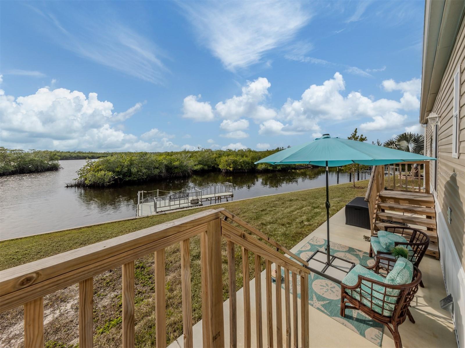 106 ISLAND POINT RD - Photo 1