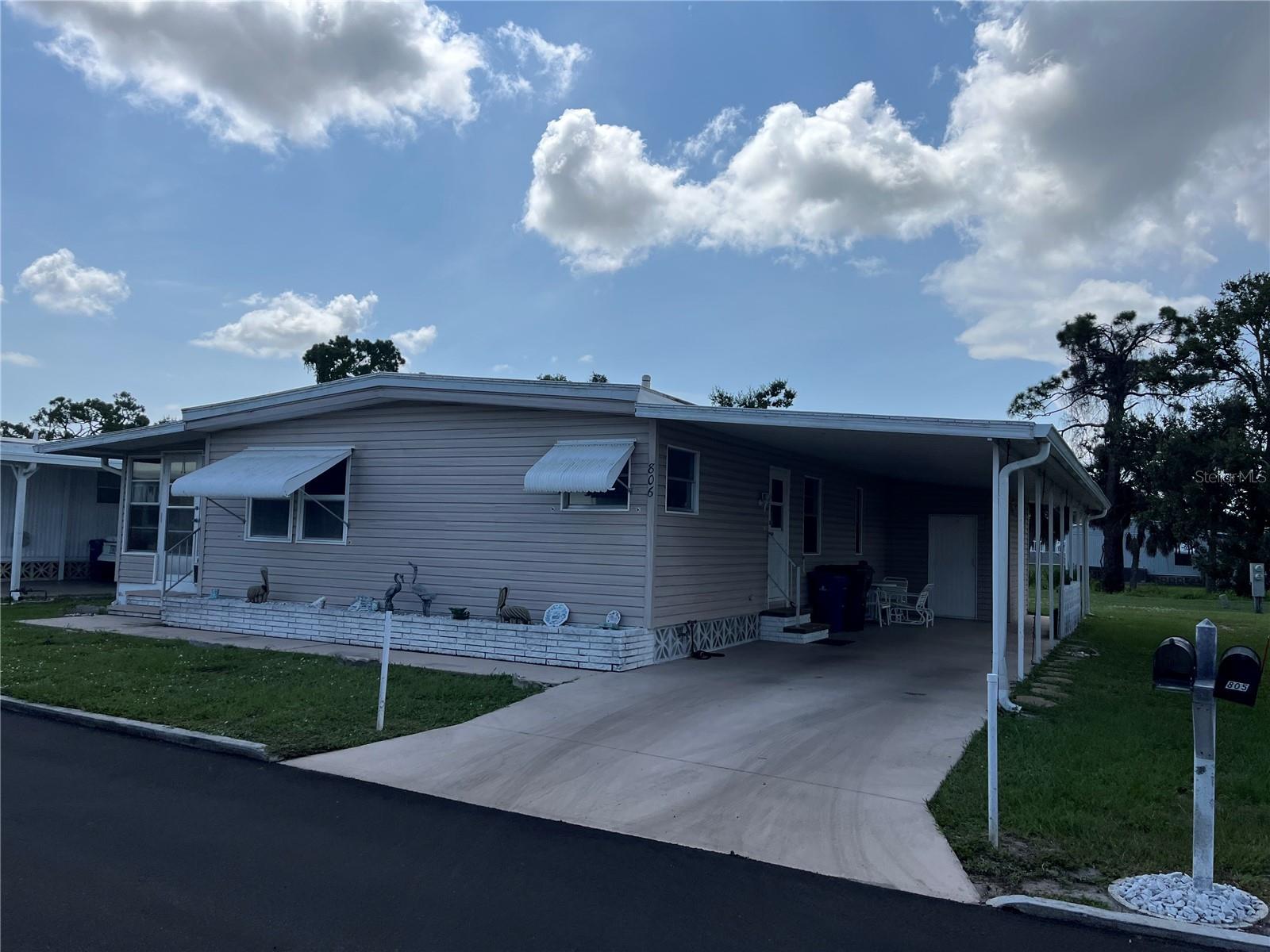806 JOLANDA CIR - Photo 1