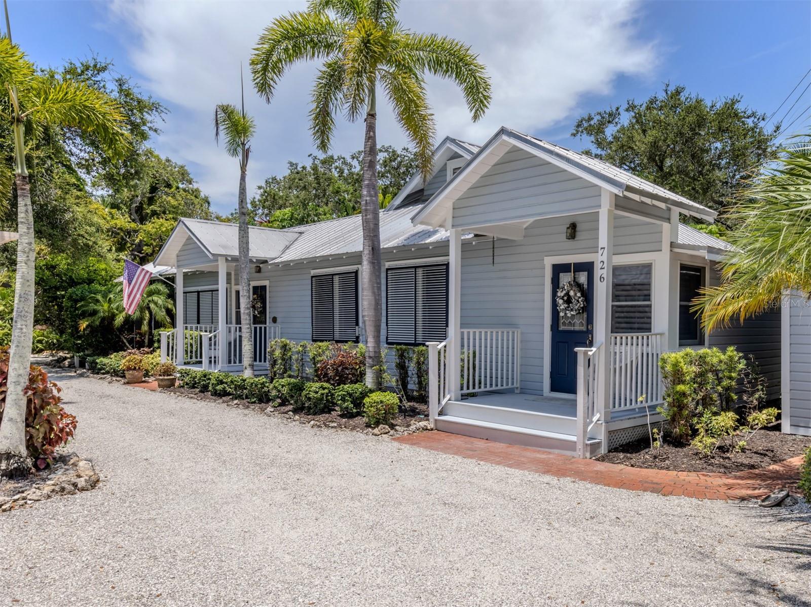 726 EAGLE POINT DR - Photo 1