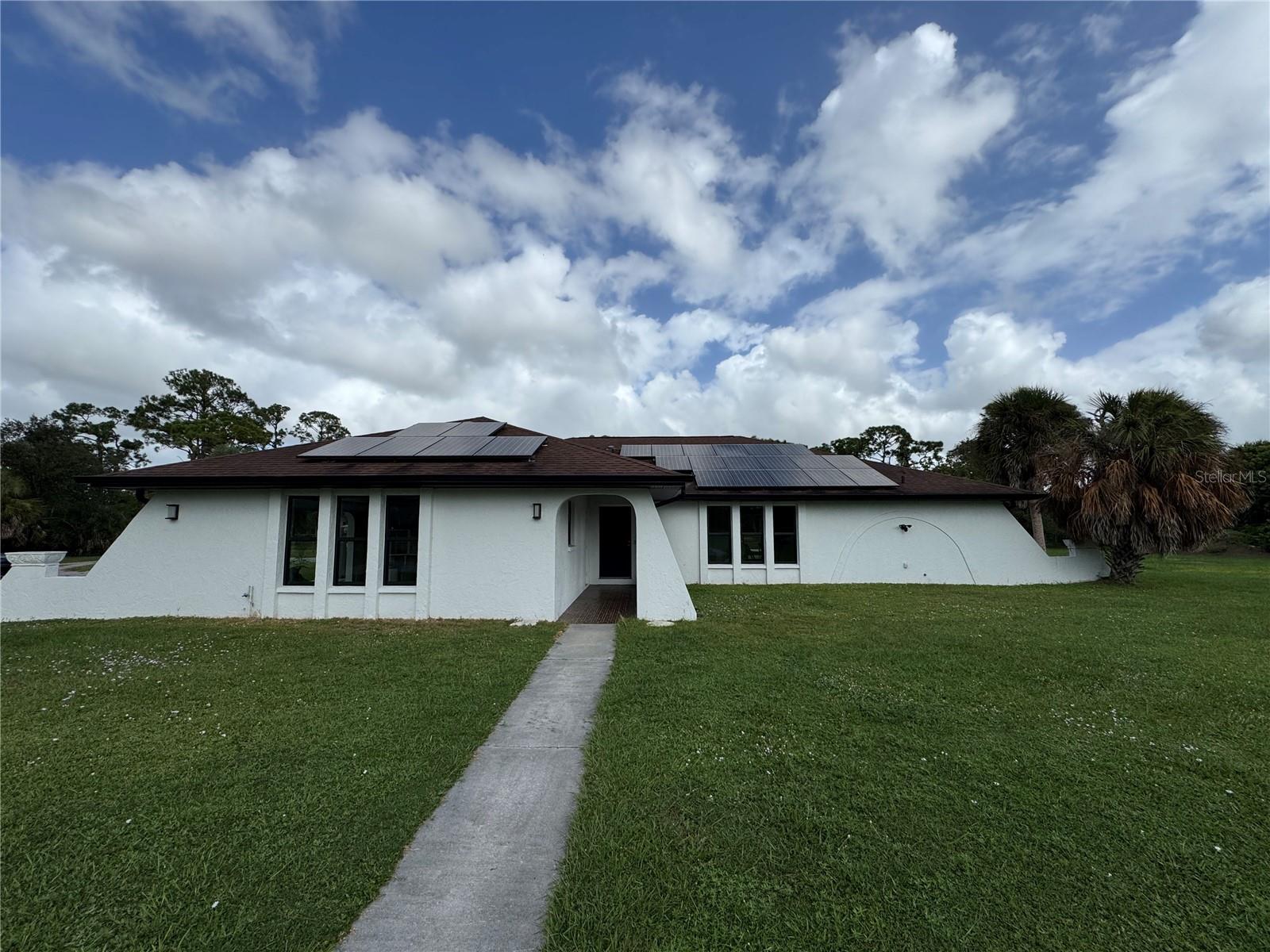 900 CRESTWOOD RD - Photo 1