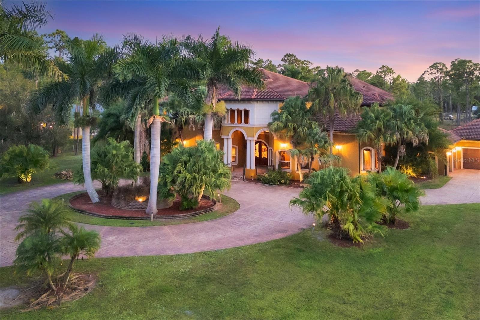 3657 TROPICAIRE BLVD - Photo 1