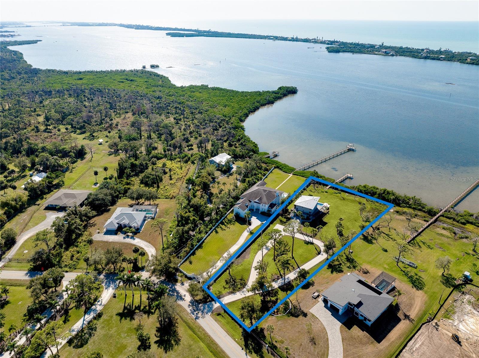 1089 BAYSHORE DR - Photo 1