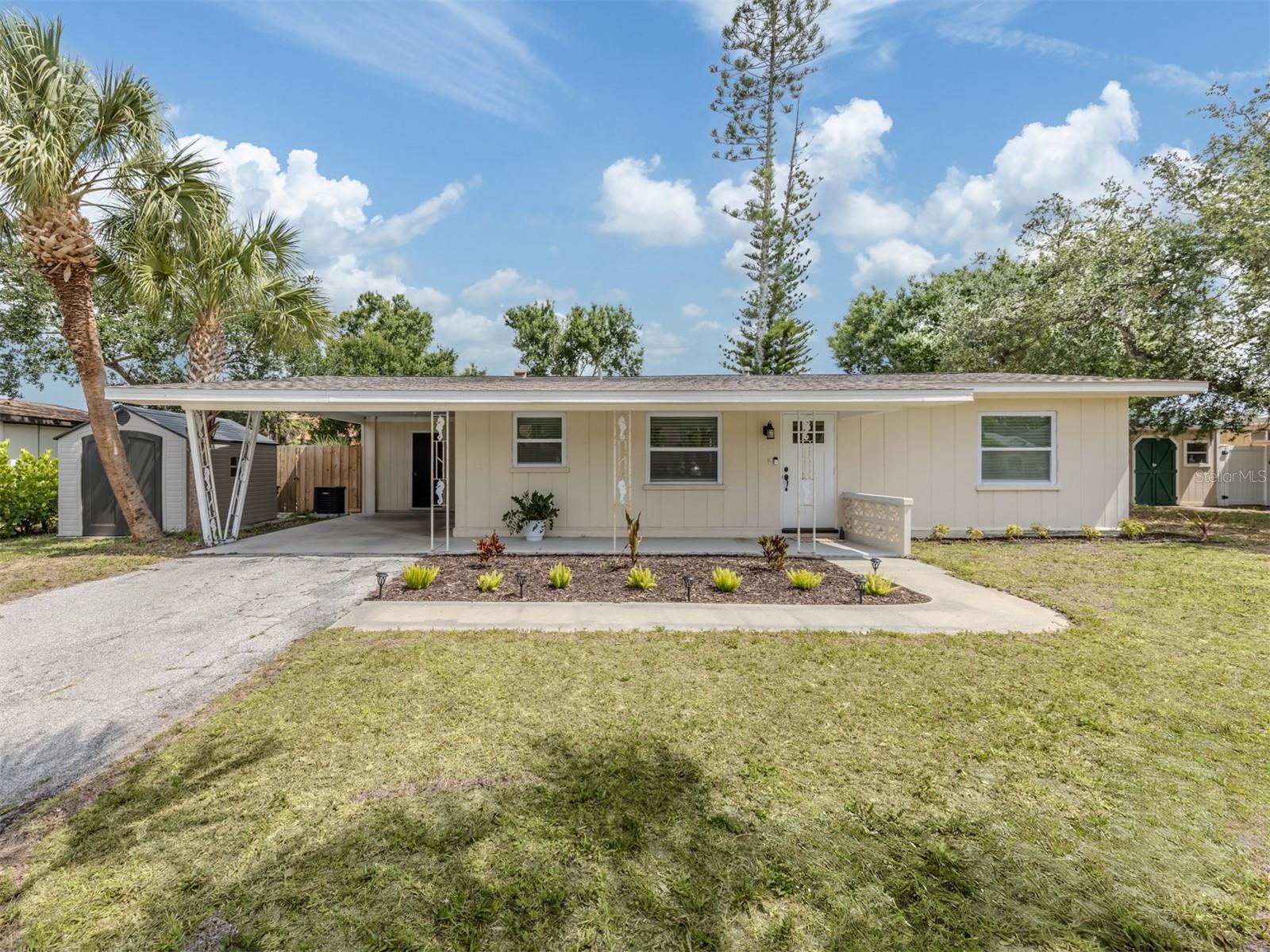 929 CYPRESS AVE - Photo 1