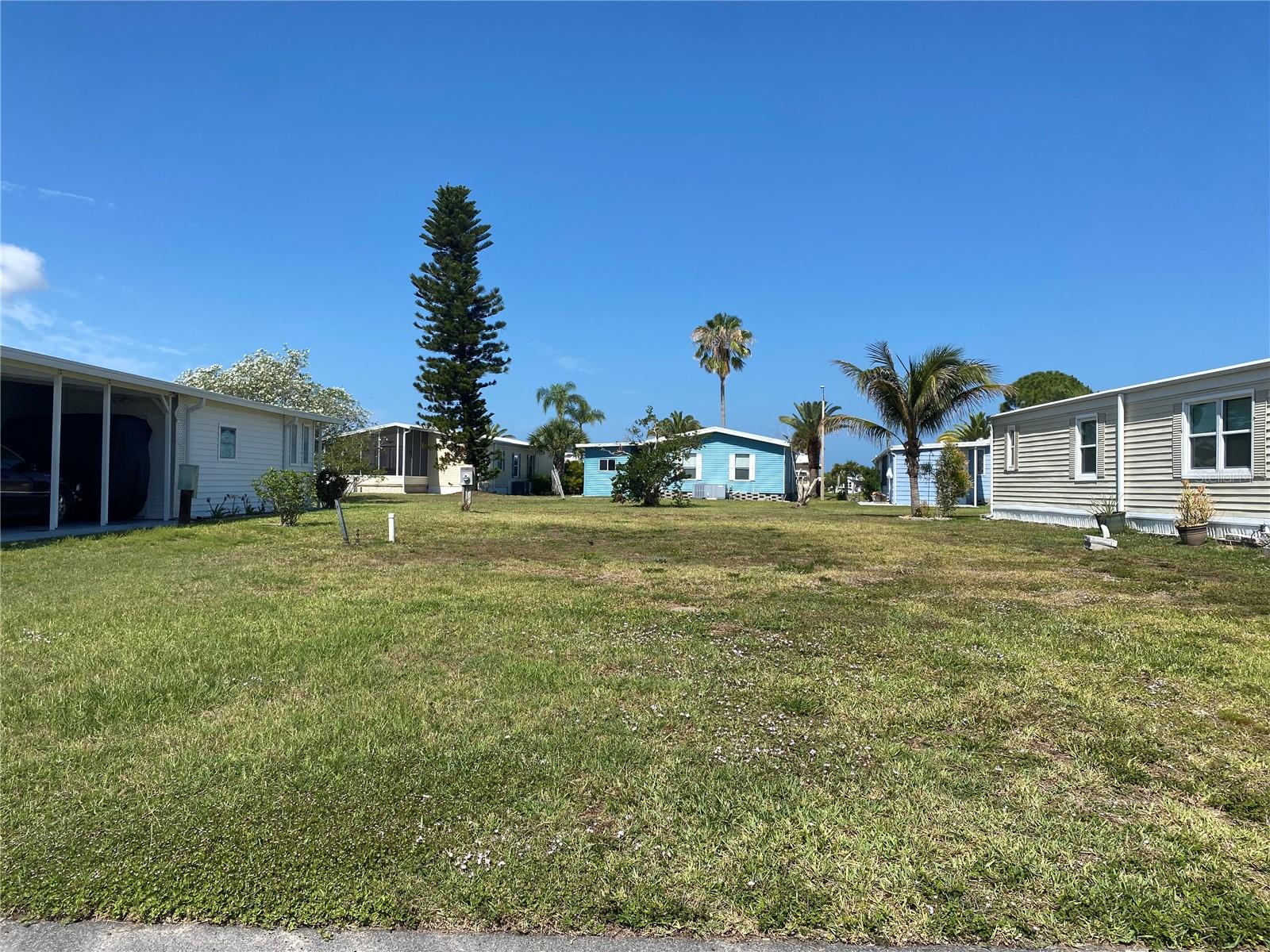 530 PARKWOOD AVE - Photo 1