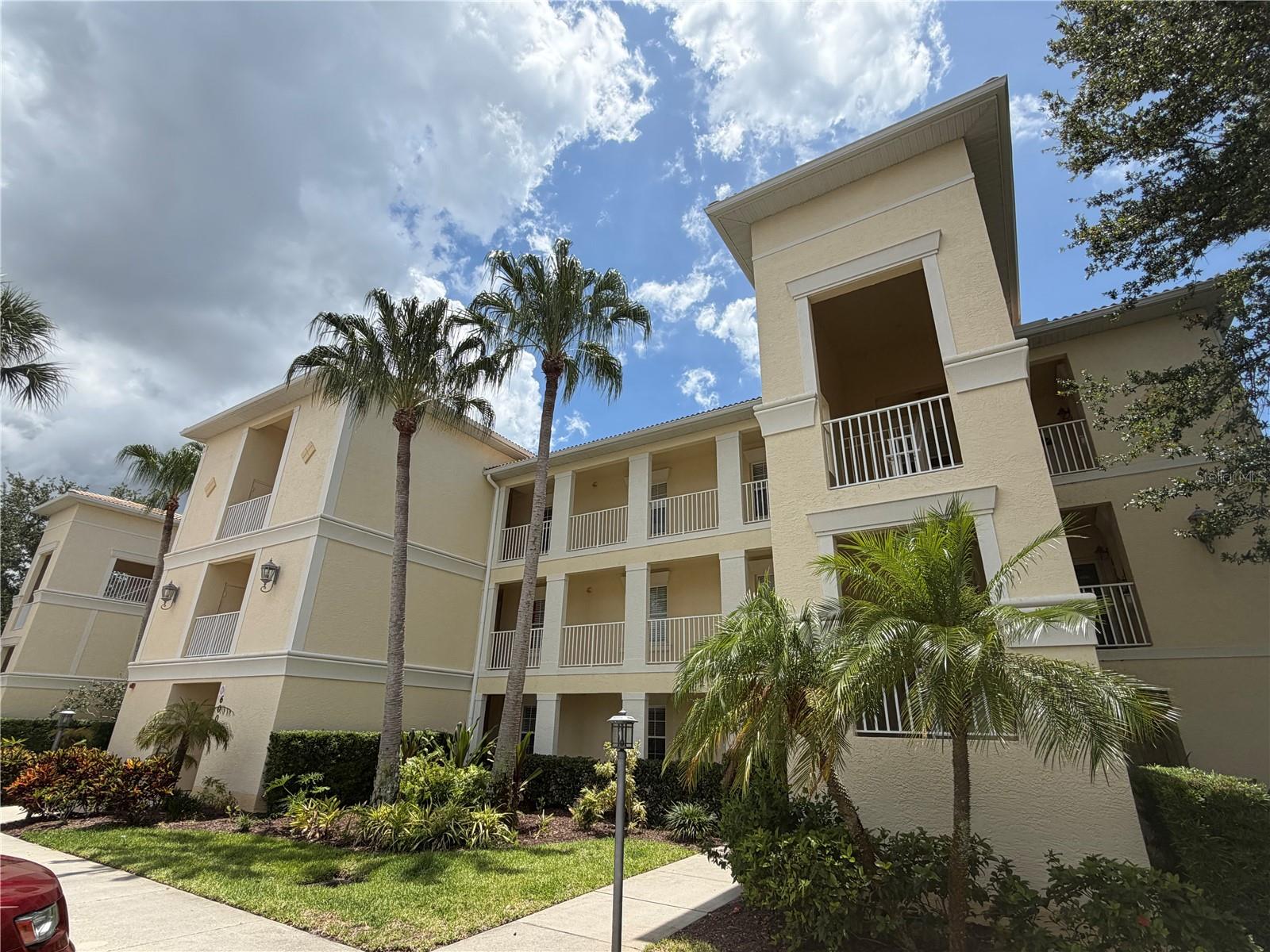 600 GARDENS EDGE DR #633 - Photo 1