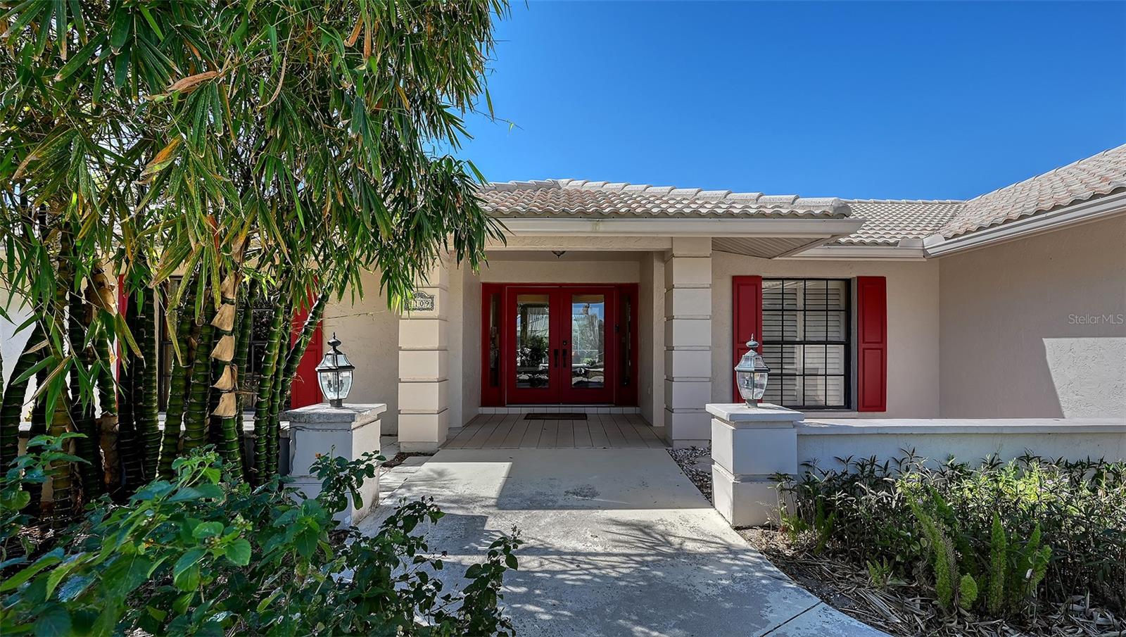 1109 DELACROIX CIR - Photo 1