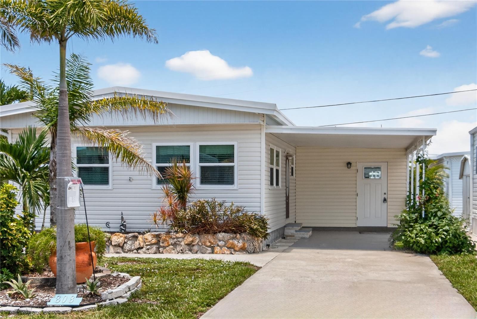 808 S GREEN CIR - Photo 1