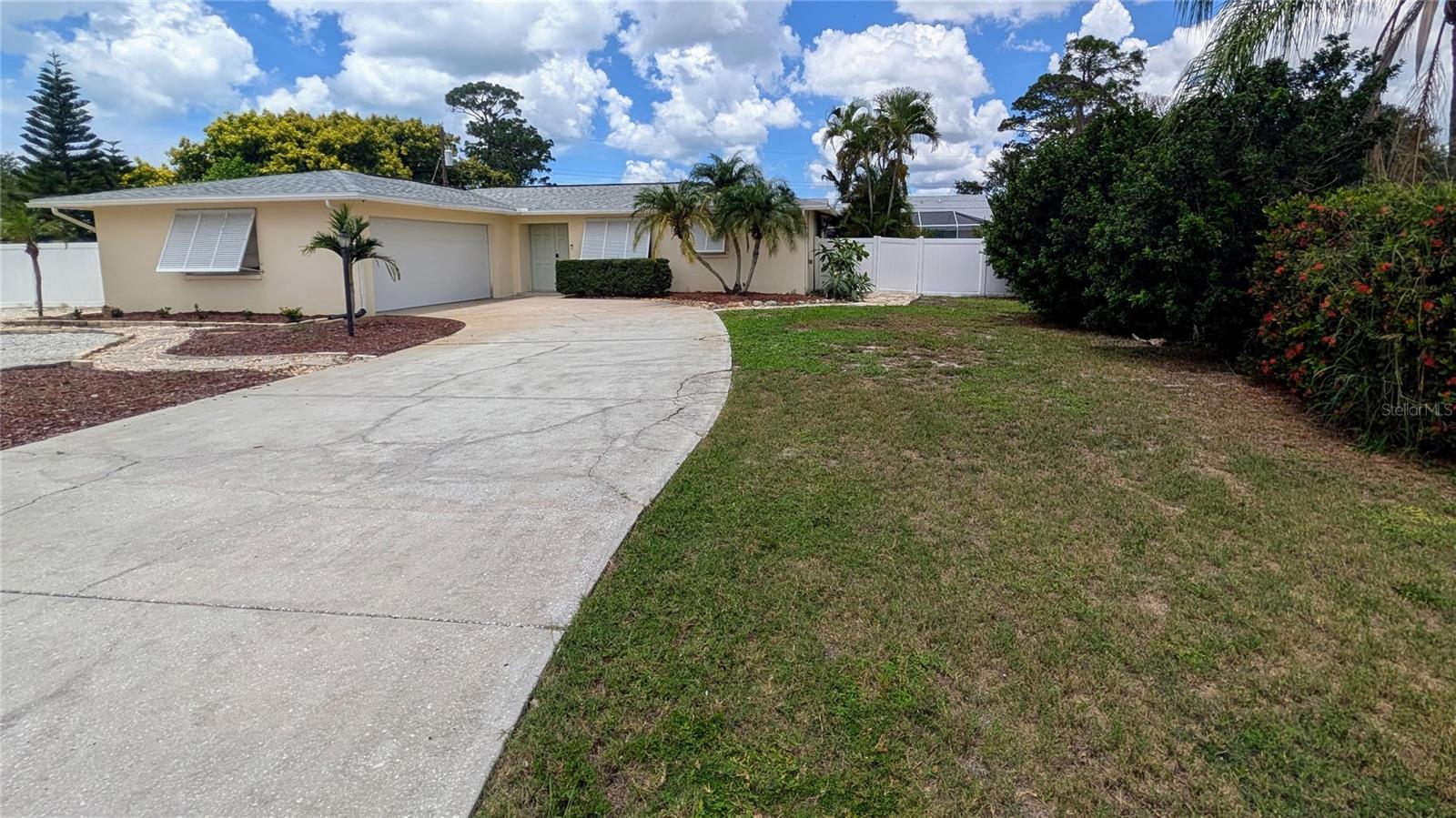 1406 S VENICE BLVD - Photo 1