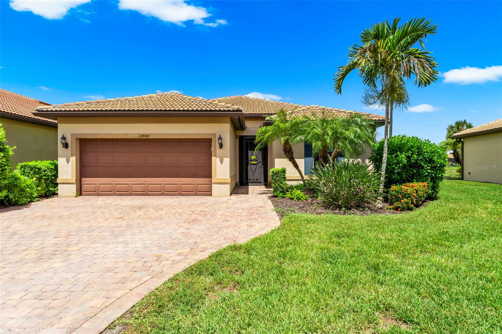 13908 KARINA ST - Photo 1