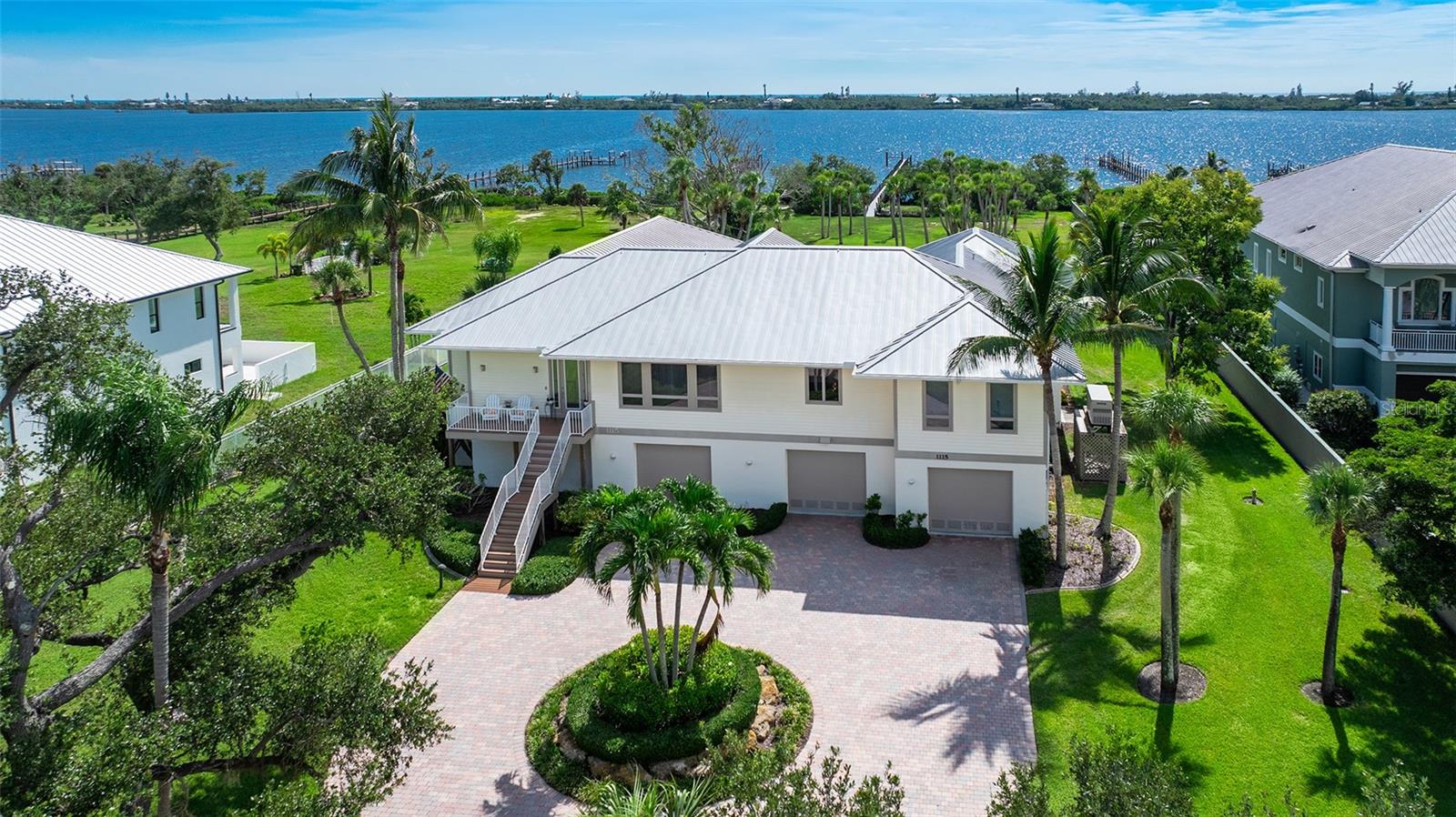 1115 BAYSHORE DR - Photo 1