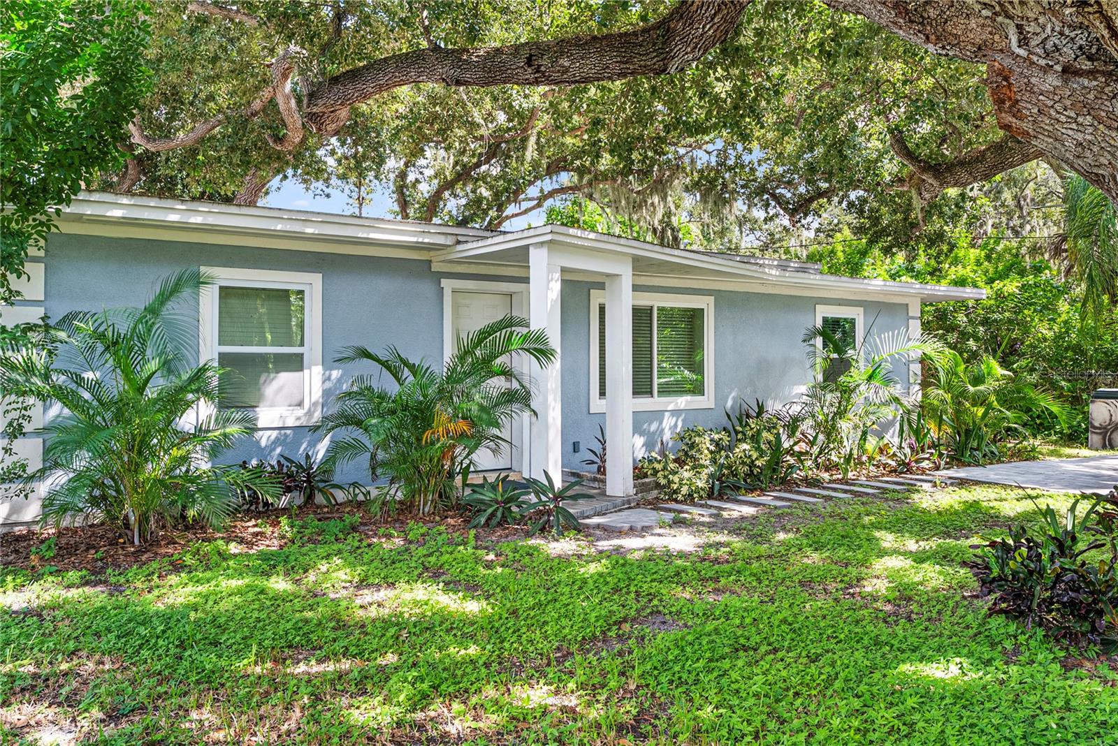 1112 SUNSET AVE - Photo 1