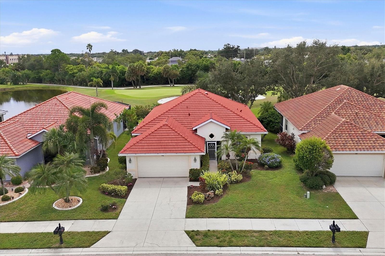 446 PINEWOOD LAKE DR - Photo 1