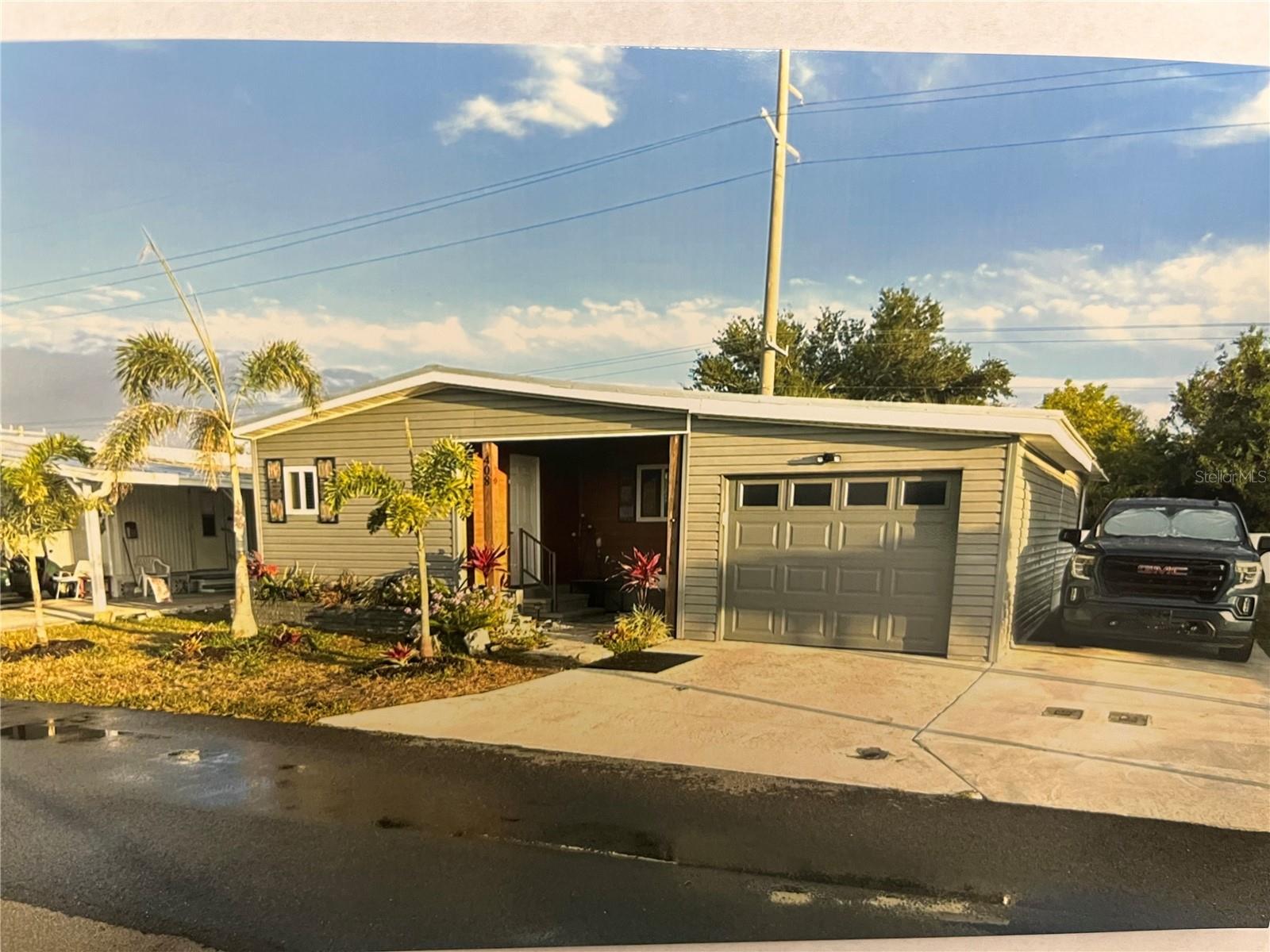 408 S CERVINA DR S - Photo 1