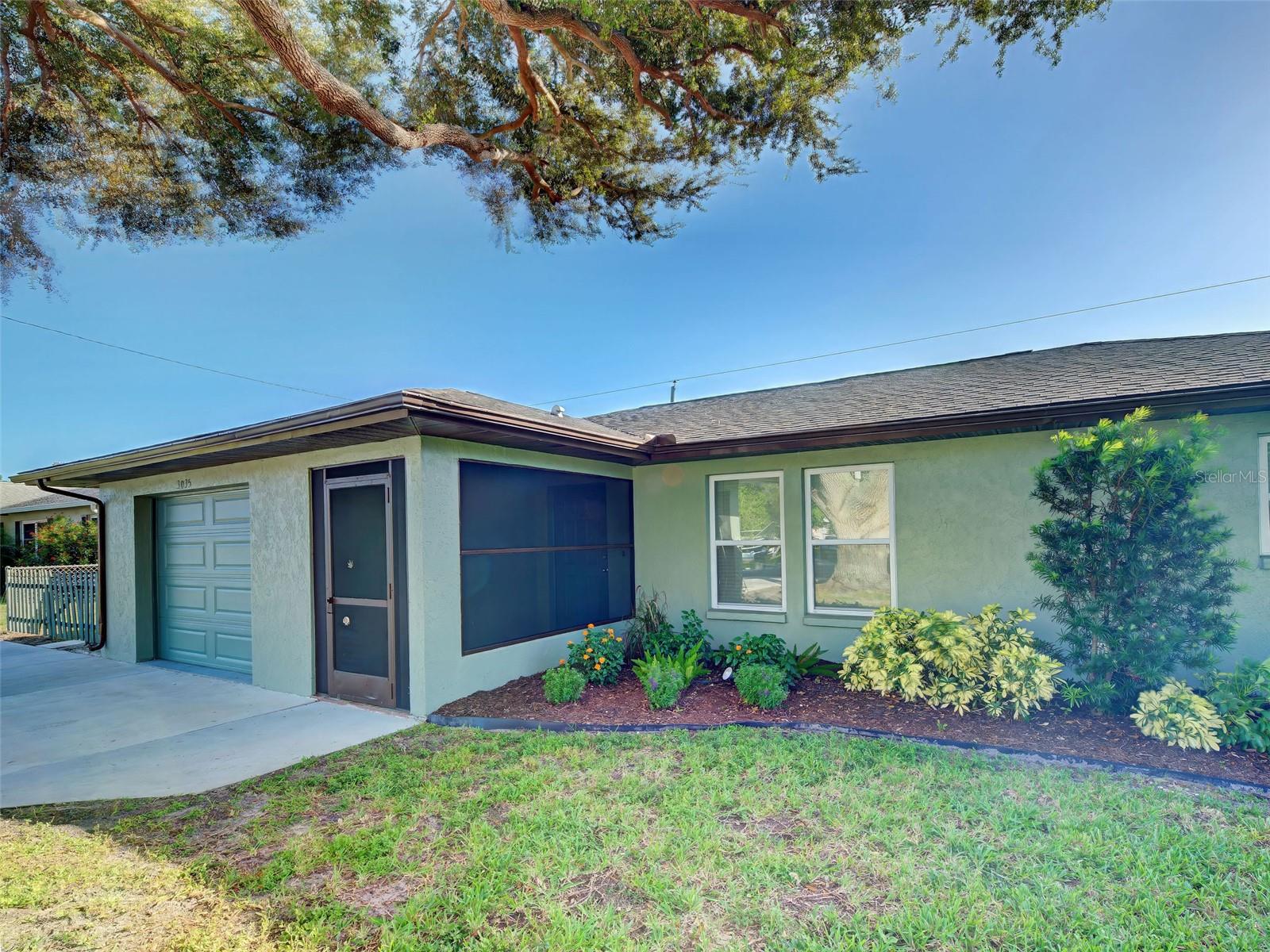 3035 LOBELIA RD - Photo 1