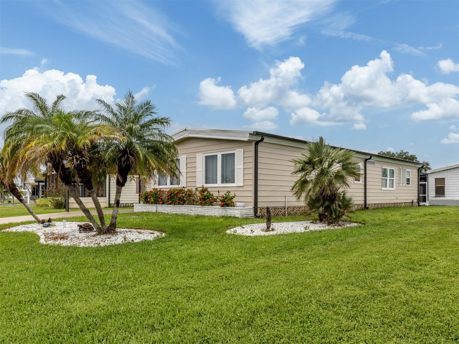 196 PALM HARBOR DR - Photo 1