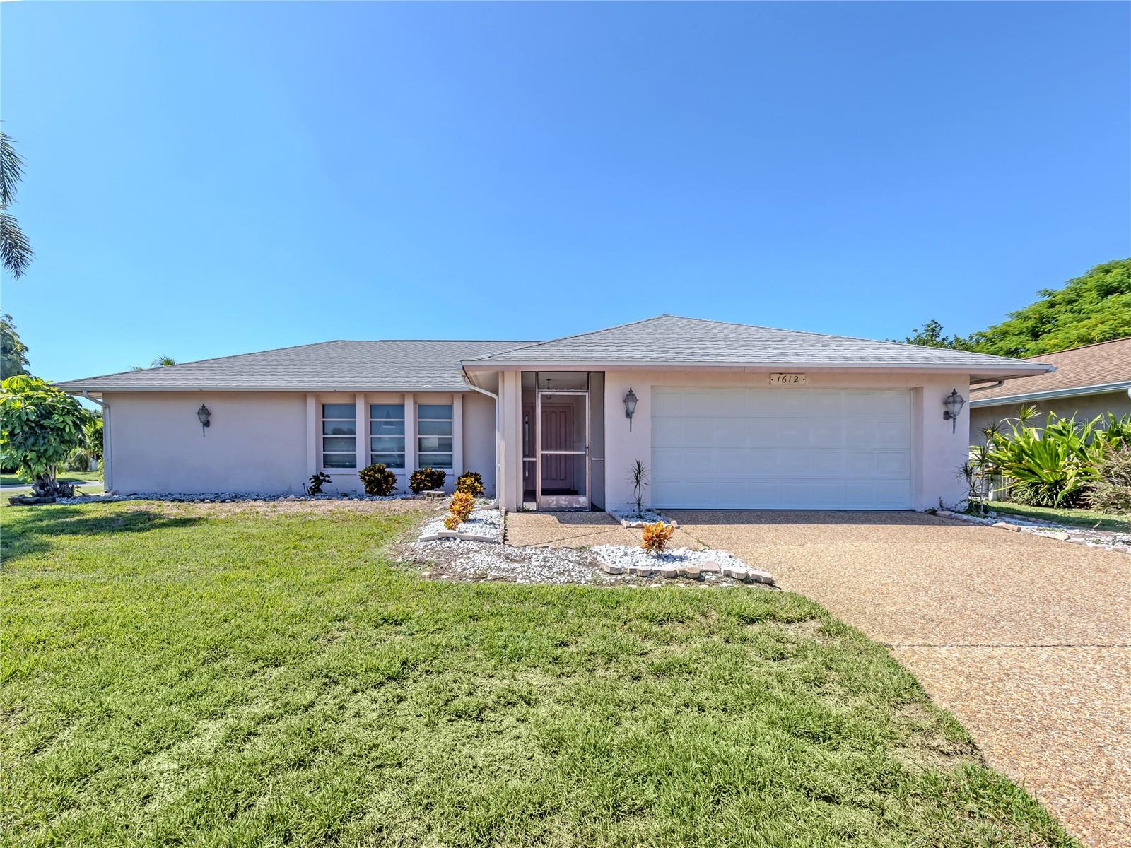 1612 VIKKI CT - Photo 1