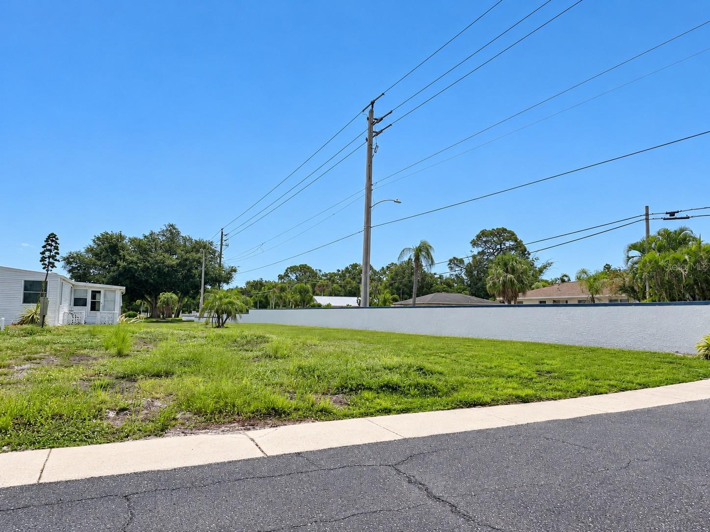 6291 DAFFODIL RD - Photo 1