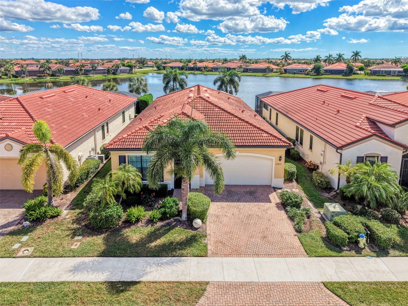 23810 WAVERLY CIR - Photo 1
